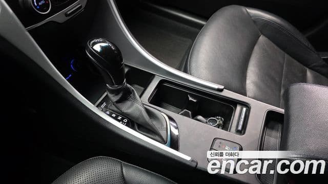 Hyundai Sonata гибрид Royal, 2012 9