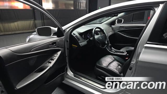 Hyundai Sonata гибрид Royal, 2012 10