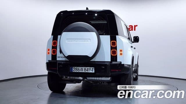 Land Rover Defender (L663) 110 D300 X-Dynamic HSE, 2025 4