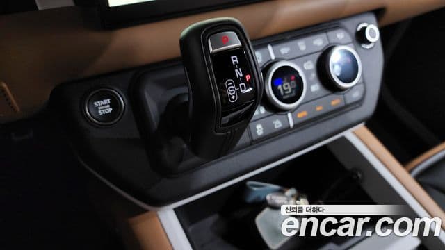 Land Rover Defender (L663) 110 D300 X-Dynamic HSE, 2025 9