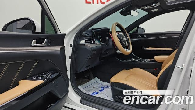 Kia K5 3세대 Signature, 2021 10