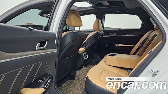 Kia K5 3세대 Signature, 2021 11