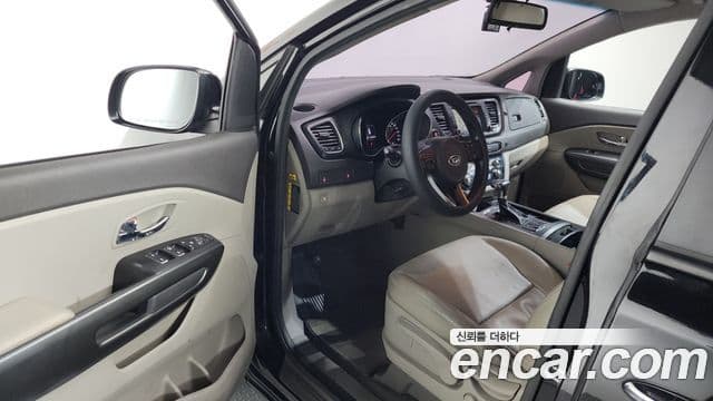 Kia All New Carnival Luxury, 2018 10