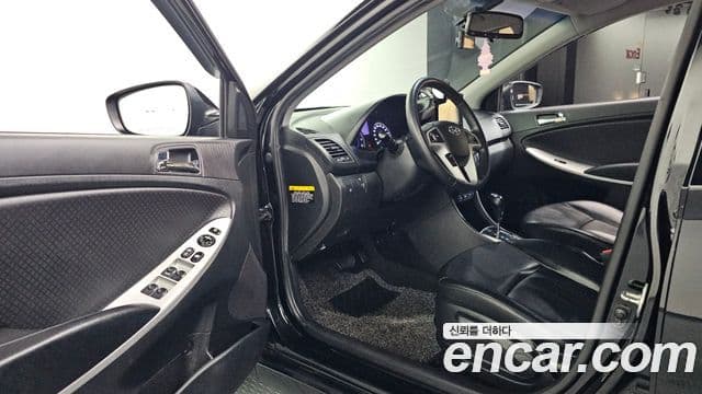 Hyundai Accent(новый кузов / новое поколение) 1.6 GDI top, 2012 10