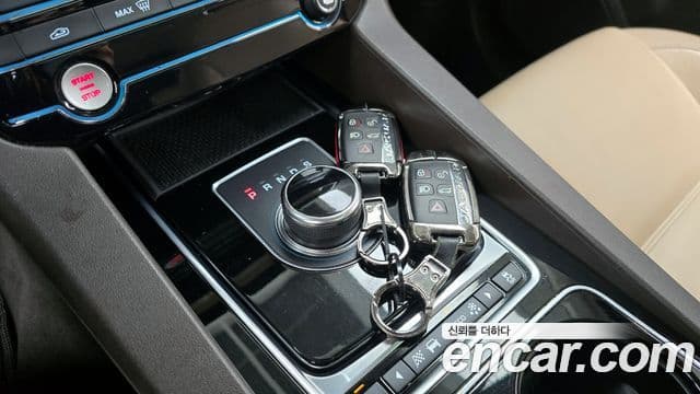 Jaguar F-PACE Prestige, 2017 9