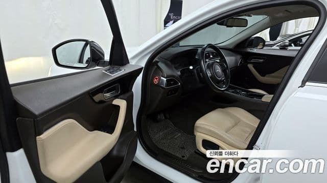 Jaguar F-PACE Prestige, 2017 10