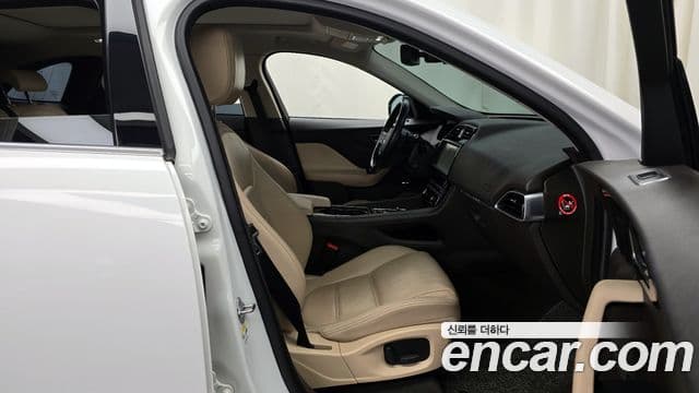 Jaguar F-PACE Prestige, 2017 11