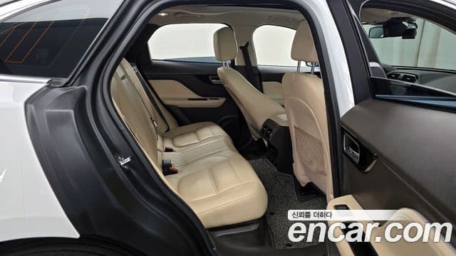 Jaguar F-PACE Prestige, 2017 12