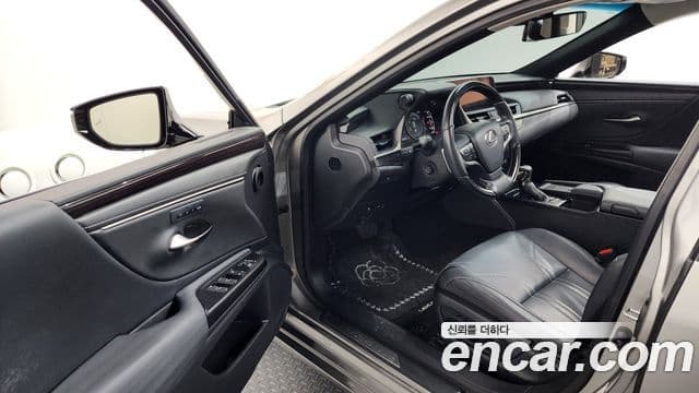 Lexus ES300h 7세대 Luxury Plus, 2021 10
