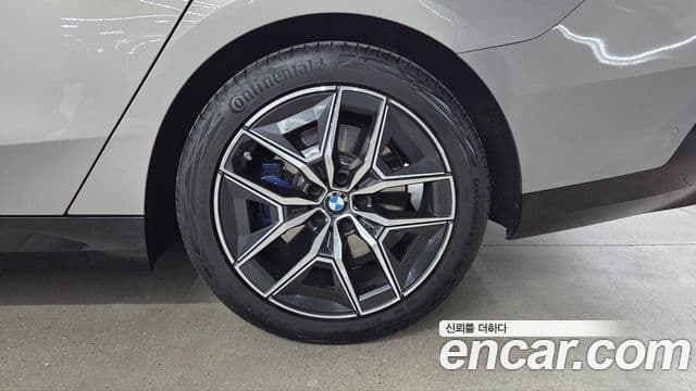 BMW 5시리즈 (G60) 523d M Sport, 2025 все фото