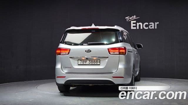 Kia All New Carnival Prestige, 2015 4