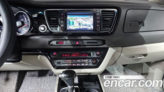 Kia All New Carnival Prestige, 2015 15