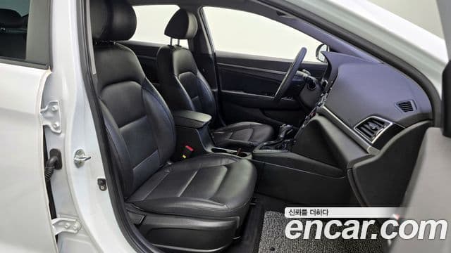 Hyundai Avante AD 1.6 GDI Value Plus, 2018 10