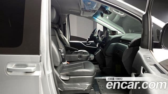 Hyundai Staria Modern, 2024 10