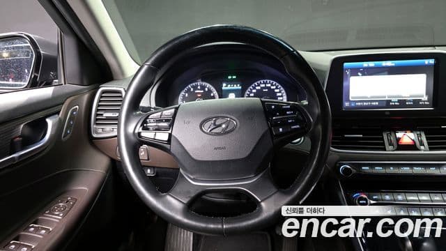 Hyundai Grandeur IG 3.0 LPi Exclusive (арендный автомобиль), 2017 13