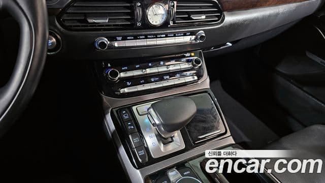 Genesis EQ900 Luxury, 2017 9