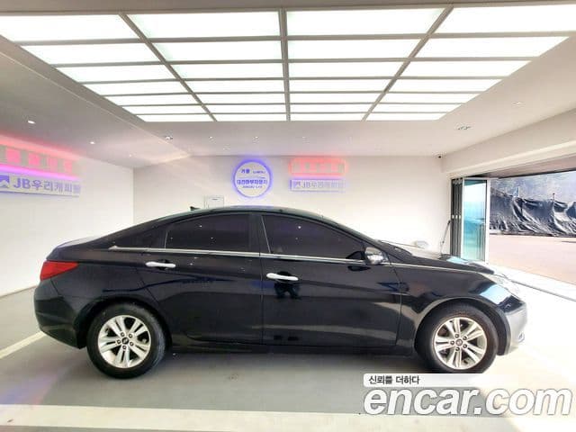 Hyundai YF Sonata топовая версия, 2010 3