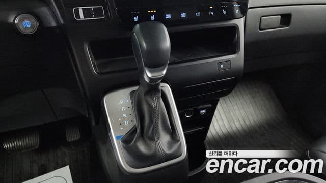 Hyundai Staria Modern, 2025 9