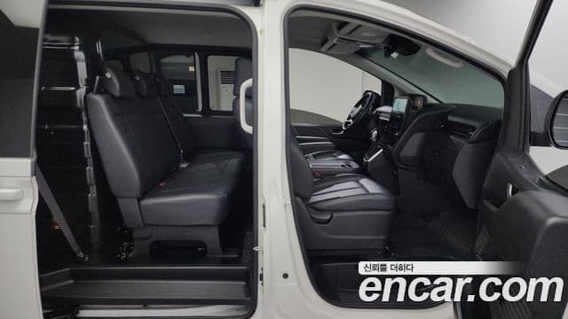 Hyundai Staria Modern, 2025 12