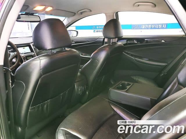 Hyundai YF Sonata топовая версия, 2011 13