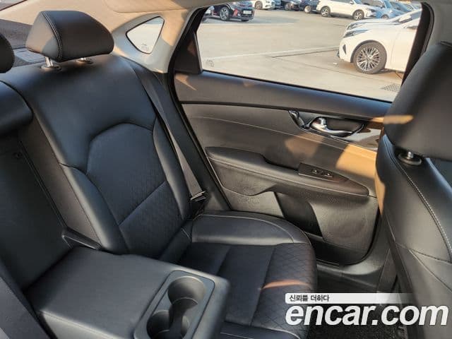 Kia The / новый New K3 2세대 Signature, 2022 11