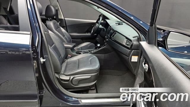Kia Niro Noblesse, 2017 11
