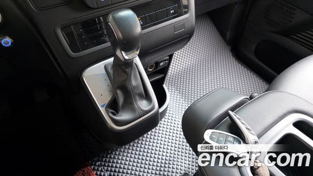 Hyundai Staria 15인승, 2023 9