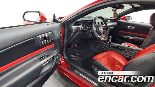 Ford Mustang купе, 2021 10