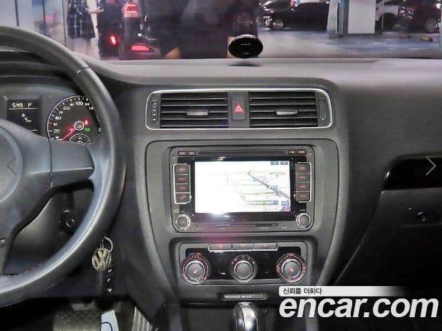 Volkswagen New Jetta 6세대, 2013 11