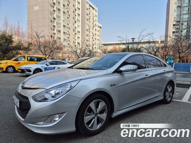 Hyundai Sonata гибрид Royal, 2012 1