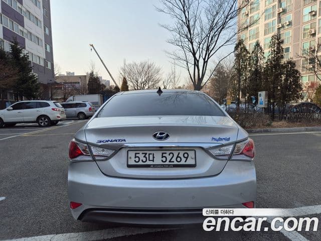 Hyundai Sonata гибрид Royal, 2012 4