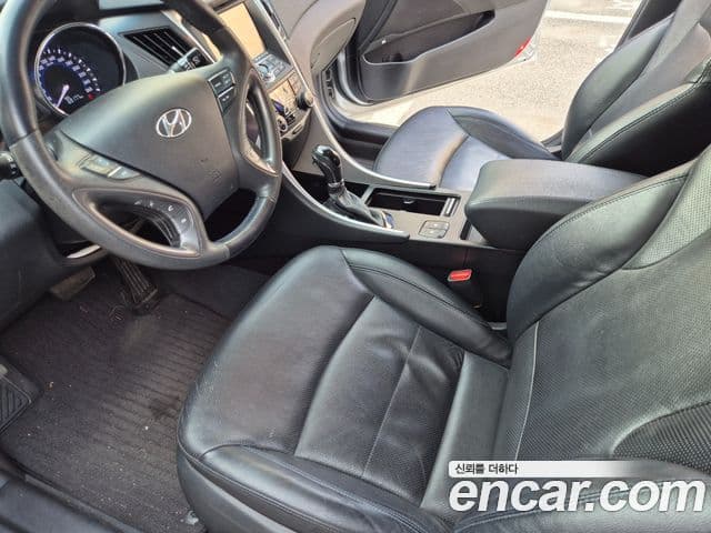 Hyundai Sonata гибрид Royal, 2012 10