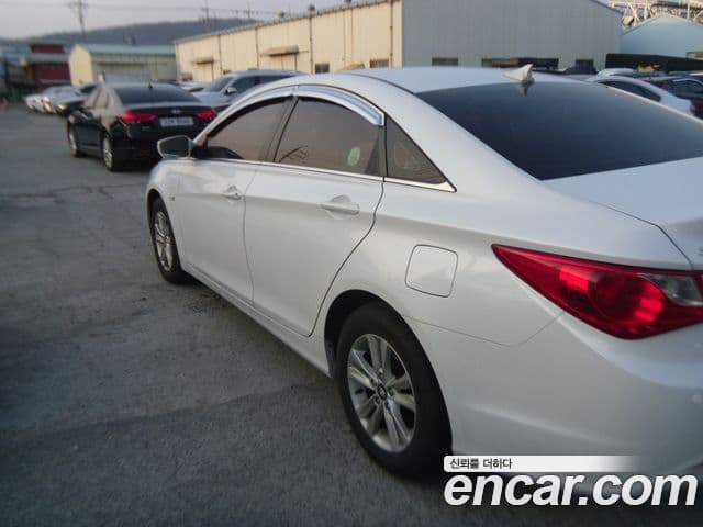 Hyundai YF Sonata Luxury, 2010 3