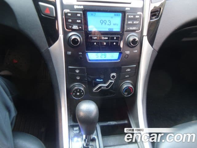 Hyundai YF Sonata Luxury, 2010 11