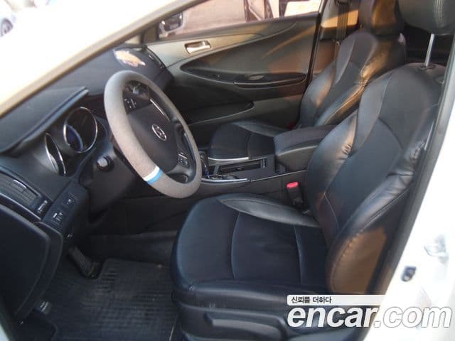 Hyundai YF Sonata Luxury, 2010 12