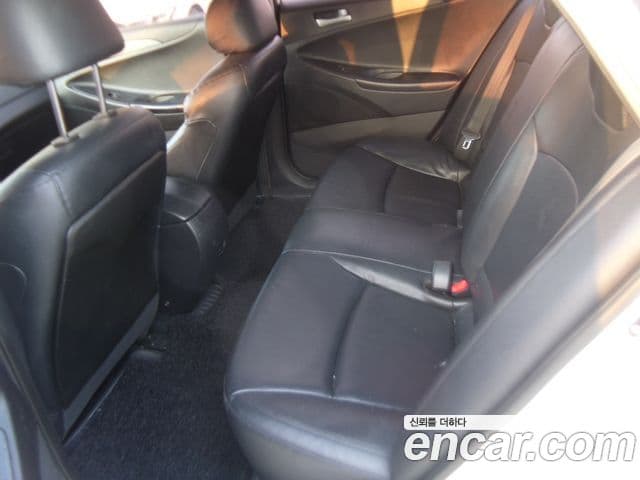 Hyundai YF Sonata Luxury, 2010 13