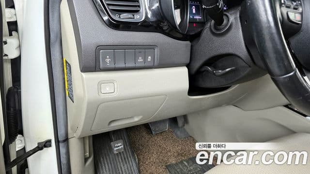 Kia All New Carnival Prestige, 2015 16