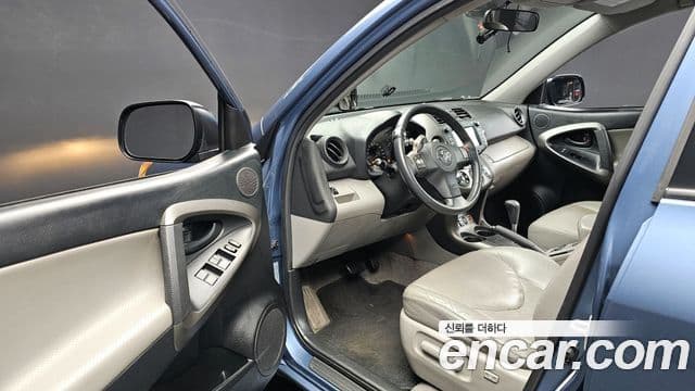 Toyota RAV4 3세대, 2010 11