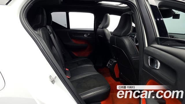 Volvo XC40 B4 R-Design, 2021 12