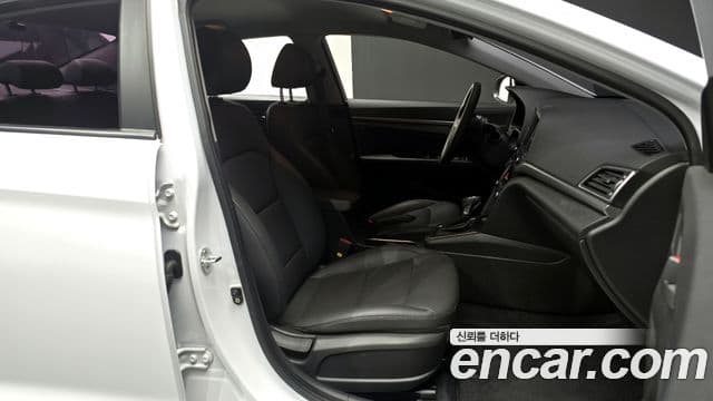 Hyundai Avante AD 1.6 GDI Value Plus, 2018 10