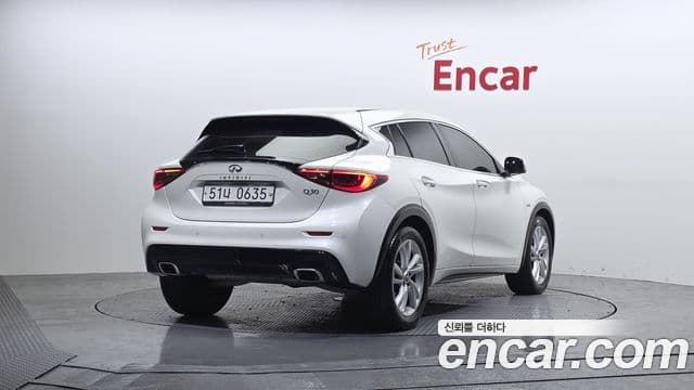 Infiniti Q30 2.0 Essential, 2019 2