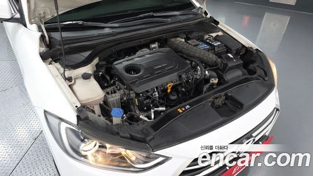 Hyundai Avante AD 1.6 e-VGT Smart, 2016 6