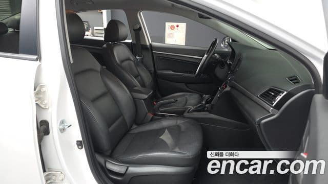 Hyundai Avante AD 1.6 e-VGT Smart, 2016 11