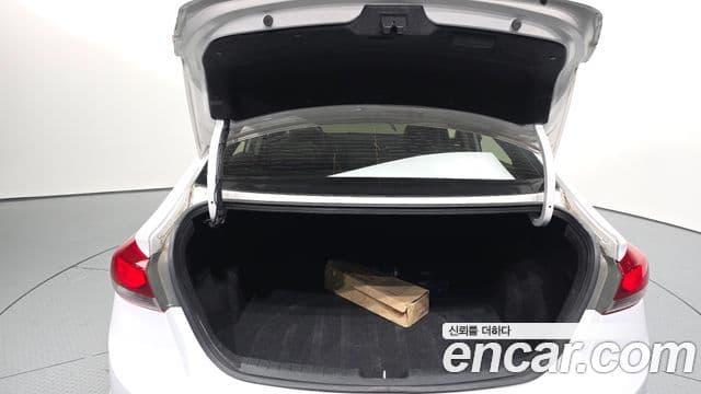 Hyundai Avante AD 1.6 e-VGT Smart, 2016 20