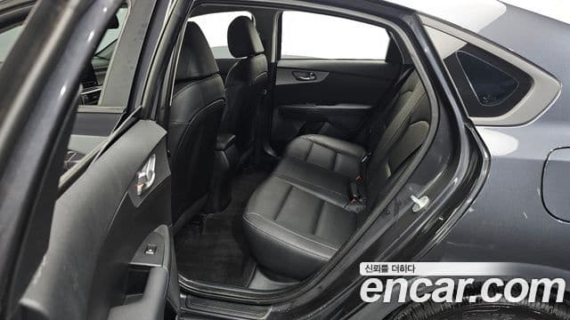 Kia The / новый New K3 2세대 Trendy, 2022 11