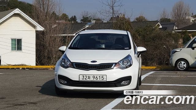 Kia All New Pride Luxury, 2012 3