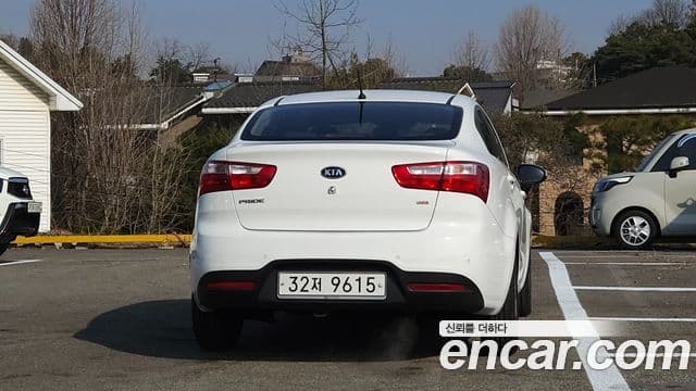 Kia All New Pride Luxury, 2012 4