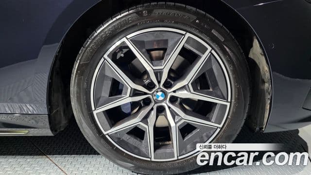 BMW 5시리즈 (G60) 520i M Sport, 2024 все фото