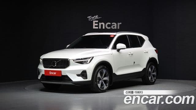 Volvo XC40 B4 Ultimate Bright, 2023 1