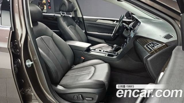 Hyundai LF Sonata Special, 2017 10